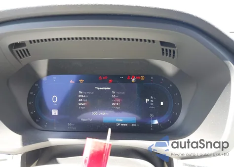 2025 Volvo Xc60 Plus z USA, uszkodzony, nr VIN YV4M12RC0S1149901